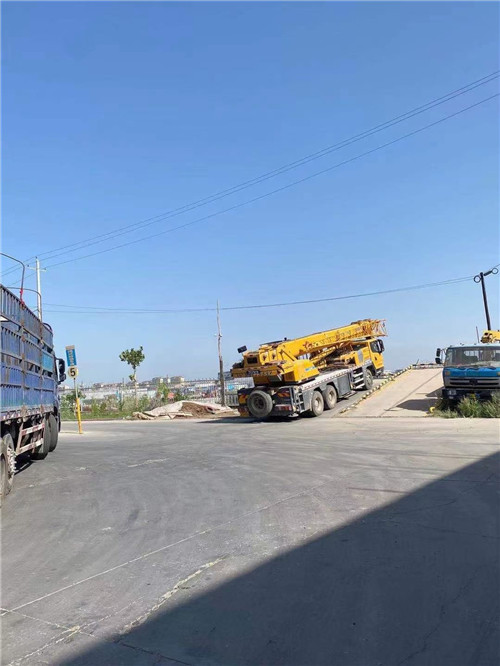 壤塘县25吨吊车的租赁价格大概是多少？