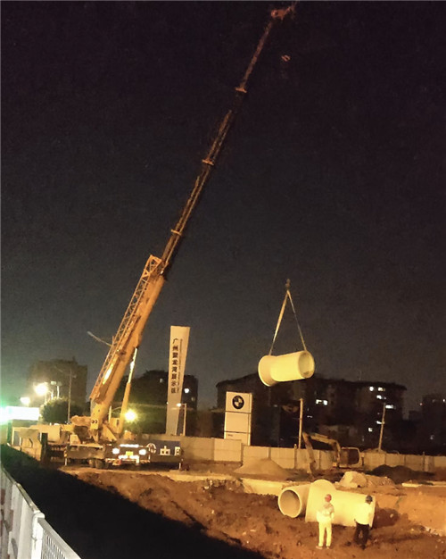 壤塘县“弯臂矫正”—— 吊车的 “形变补偿” 技术