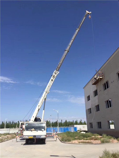 壤塘县“轻装强干”—— 吊车的 “轻量化臂架” 技术