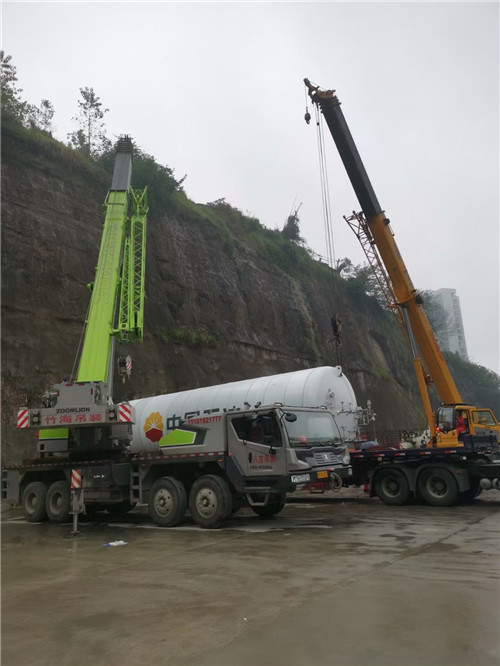 壤塘县“不怕风雨冻”—— 吊车的 “恶劣环境适应” 技术