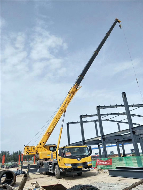 壤塘县超高层建筑钢结构吊装案例